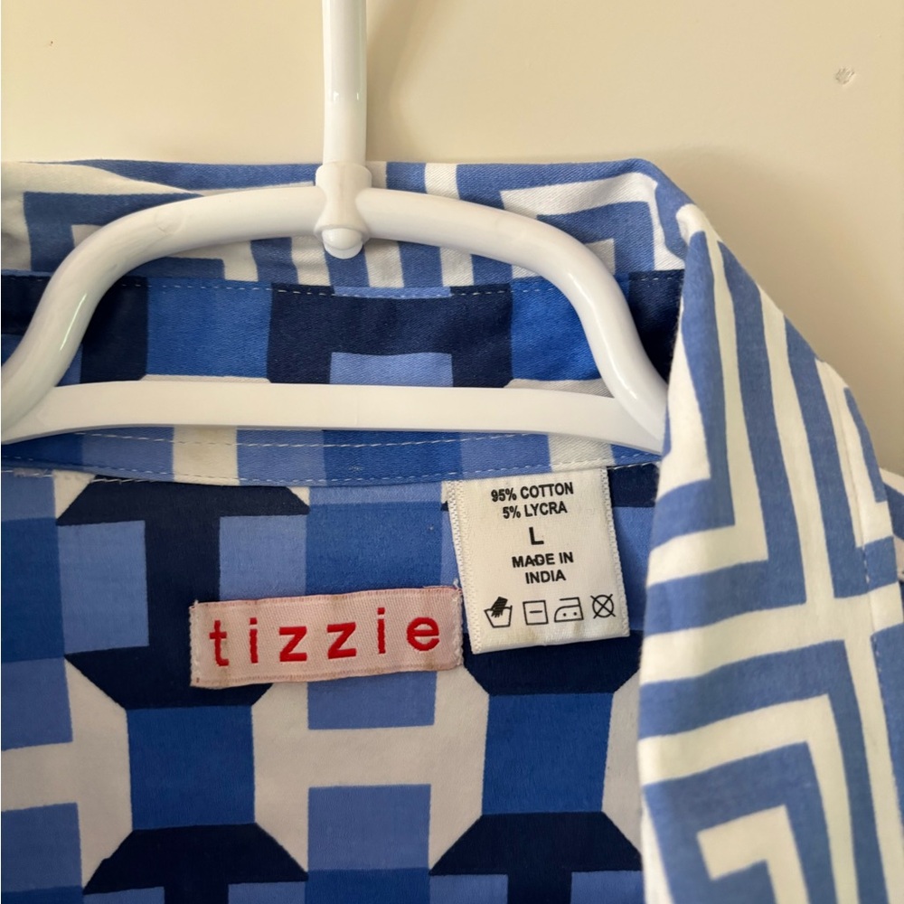 Tizzie Blue and White Geometric Women's Blouse - Picture 2 of 4